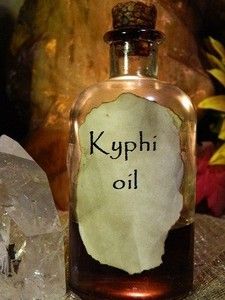 kyphi oil Magical Oils, Herb Art, Moon Bath, Attracted To Someone, Full Moon Ritual, Love Oil, Goddess Of Love, Small Bottles, Carrier Oils