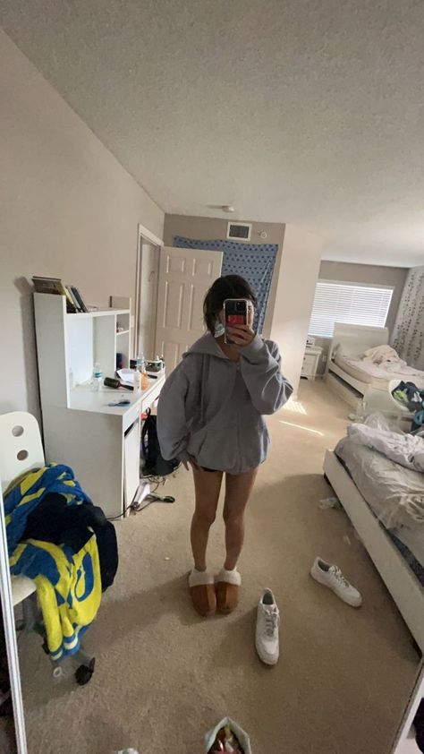 School Outfits Mirror Pic, School Hoodie Outfit, Cute Everyday Outfits For School Summer, Lazy Summer Fits, Lazy Girl Aesthetic Outfits, Cute Bummy Outfits For School Lazy Days, Comfy Clothes For School, Vsco Girl Outfits School, Cute Lazy Day Outfits For Summer