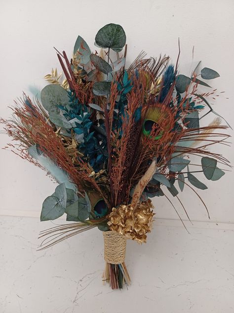 Peacock Wedding Bouquet, Christmas Wedding Bouquets, Winter Bridal Bouquets, Tropical Wedding Bouquets, Dried Flower Wedding, Feather Bouquet, Simple Wedding Bouquets, Bridal Bouquet Summer, Wildflower Wedding Bouquet