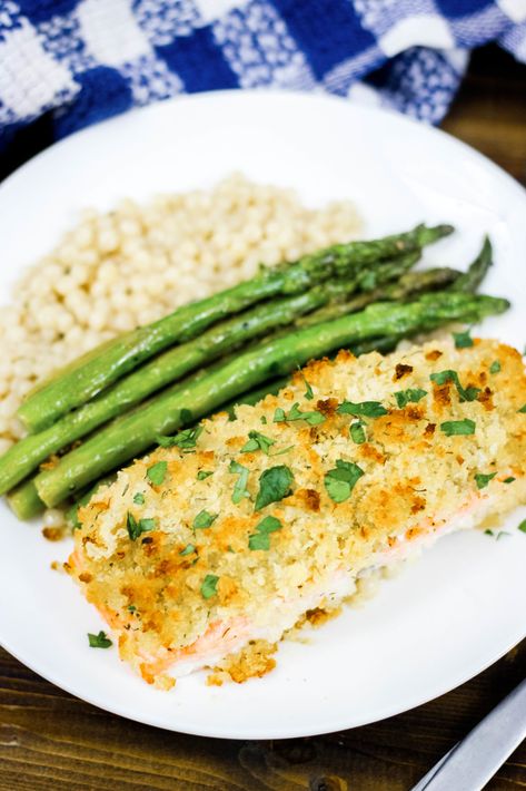 horseradish crusted salmon plated with asparagus and pearled couscous Crusted Salmon Recipes, Horseradish Recipes, Best Salmon Recipe, Fish Recipes Baked, Lent Recipes, Poached Salmon, Baked Bean Recipes, Crusted Salmon, Baked Salmon Recipes