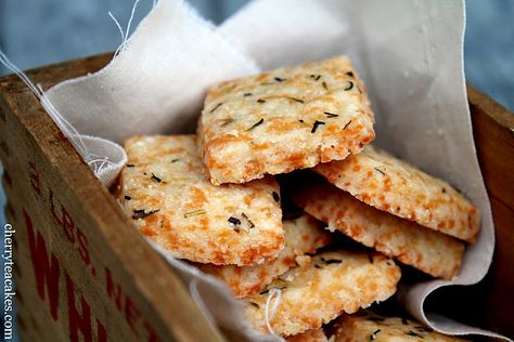 Thyme Shortbread, Savoury Crackers, Cherry Tea, Savoury Biscuits, Homemade Crackers, Shortbread Recipes, Savoury Baking, Cracker Recipes, Savory Snacks