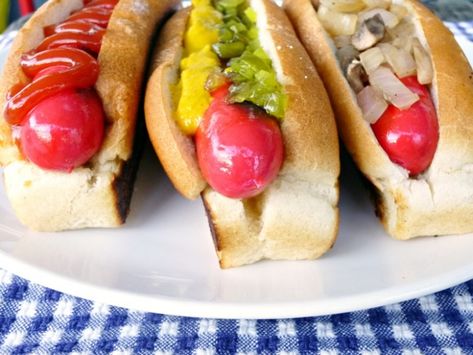 Gluten Free Hot Dogs, England Food, Hot Dog Bun, Grilling Hot Dogs, Beef Hot Dogs, Hot Dog Recipes, Weiners, Red Snapper, Lobster Roll