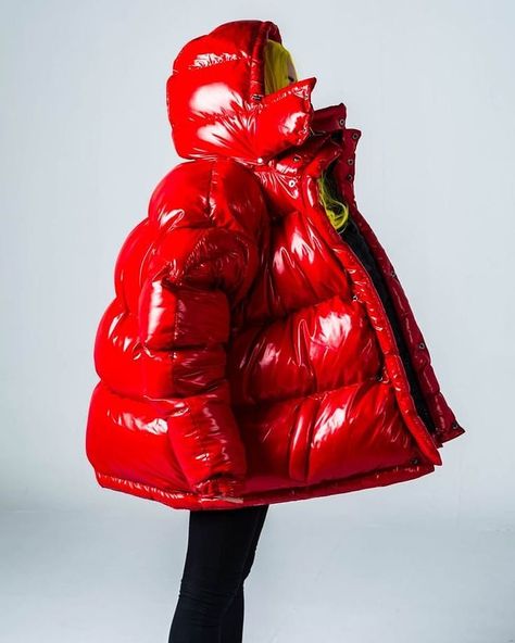 Coat Runway, Puffy Clothes, Carhartt Overalls, Bubble Coat, Oversized Puffer, Red Puffer, Ski Outfit, Long Puffer Coat, Cyberpunk Fashion