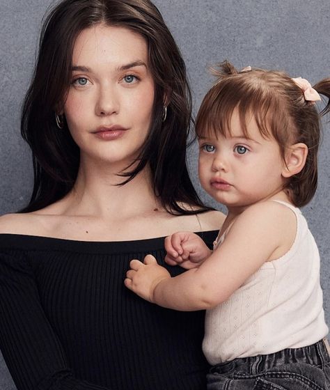 Makup Looks, Amanda Steele, Sibling Poses, Grease Stains, Future Mom, Model Aesthetic, Aesthetic Women, Mommy Life, Baby Mama