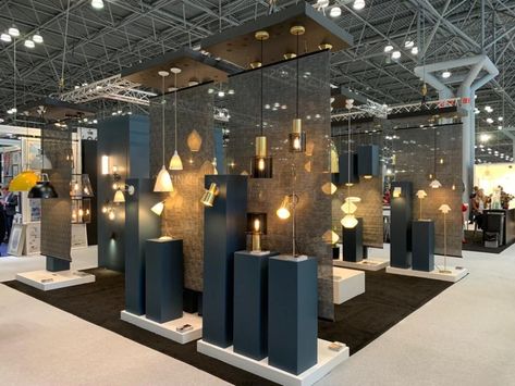 Lights Showroom, Cabinet Showroom, Elevated House Design, Showroom Bathroom, Showroom Lighting, Showroom Inspiration, Bakery Design Interior, Visual Merchandising Displays, Home Lighting Design