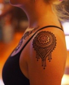 Tattoo Idea Paisley Shoulder Tattoos, Paisley Tattoos, Mandela Tattoo, Henne Tattoo, Cool Shoulder Tattoos, Polynesian Tattoos, Tattoo Henna, Geometric Tattoos, Jesus Tattoo