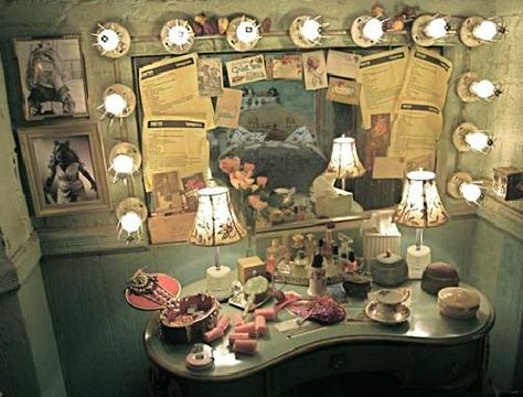 Miss Piggy's Dressing Room Vintage Dressing Rooms, Deco Studio, The Muppet Show, Miss Piggy, Dressing Room Design, Cabaret, Room Aesthetic, Dressing Room, Dream Room