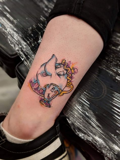 Chip And Miss Potts Tattoo, Ms Pots And Chip Tattoo, Chip And Mrs Potts Tattoo, Mrs Potts Tattoo, Mrs Potts And Chip Tattoo, Leg Drawings, Disney Watercolour, Sara Tattoo, Wahoo Board