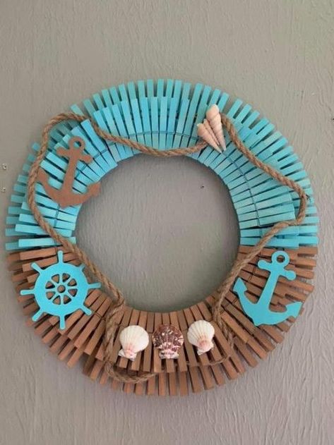 Diy Summer Wreaths, Summer Wreaths For Front Door, Clothespin Diy Crafts, Wooden Clothespin Crafts, Clothespin Art, Beach Themed Crafts, Flip Flop Wreaths, Clothes Pin Wreath, Nautical Crafts