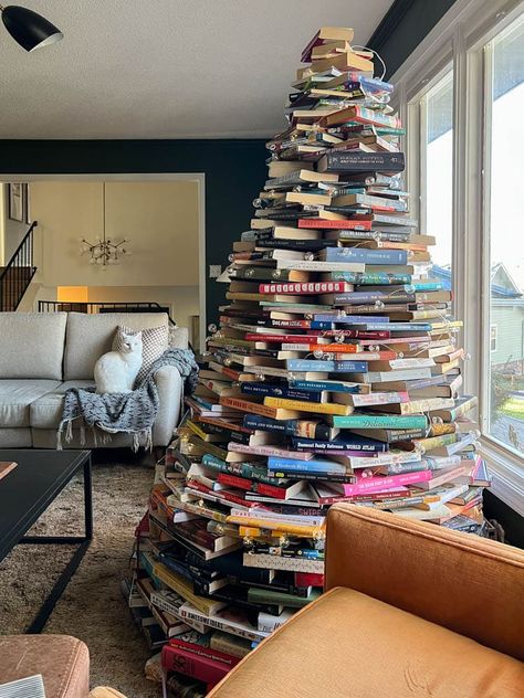 Christmas Tree Out Of Books, Christmas Tree Made Of Books, Books 2023, Book Christmas Tree, Book Tree, How To Make Christmas Tree, Christmas Kitchen, Reading Journal, Diy Christmas Tree