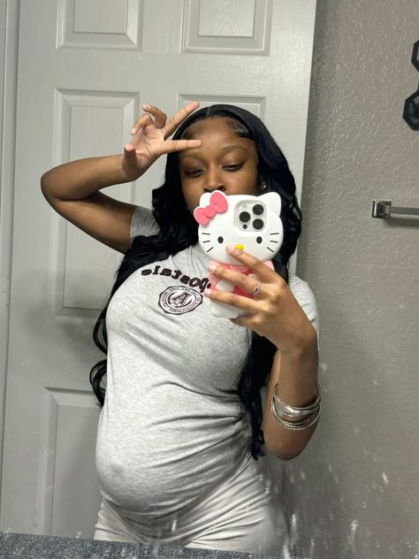 Pregnancy Outfits Black Women, Baddie Pregnancy Outfits, Pregnant Goals, Pregnant Belly Huge, Two Braids Hairstyle Black Women, Cute Maternity Style, Maternity Shoot Outfit, Cute Pregnancy Pictures, Mommy And Baby Pictures