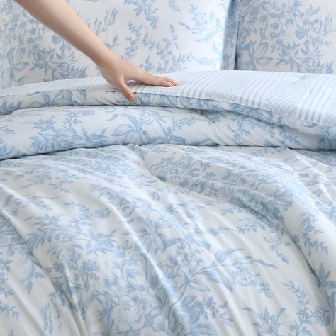 Laura Ashley Bedford Reversible Cotton Blue Comforter Set - Bed Bath & Beyond - 37169631 Light Blue And White Bedding, French Blue Bedding, Pale Blue Bedding, Blue And White Coastal Bedroom, Blue And White Bedroom Aesthetic, Blue Bedding Ideas, Blue Floral Comforter, Blue Floral Duvet, Blue Floral Bedding