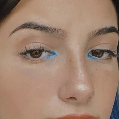 Lollapalooza Makeup, Easy Colorful Makeup, Inner Corner Makeup, Colorful Makeup Ideas, Ideas Maquillaje, Yelled At, Euphoria Makeup, Young Miko, Swag Makeup