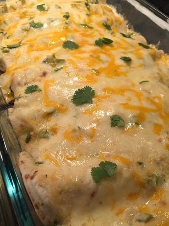 If you are looking for a filling meal for a lot of people that doubles as warm comfort food, this Creamy Steak Enchiladas recipe is perfect! Steak Enchiladas Recipe, Steak Enchiladas, Creamy Steak, Warm Comfort Food, Mexican Enchiladas, Seared Salmon Recipes, Skirt Steak Recipes, Chimichurri Recipe, Enchiladas Recipe