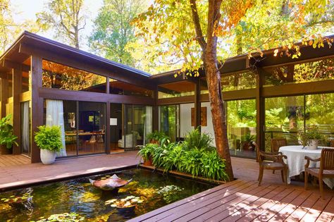 This Mid-Century Modern Home Welcomes Accessibility Through Universal Design Mid Century Modern Homes, Mid Century Modern Interior Design, Modern Homes For Sale, Magazine Editor, Arts And Crafts House, Mid Century Modern Home, Mid Century Modern Interiors, Modern House Plans, Universal Design