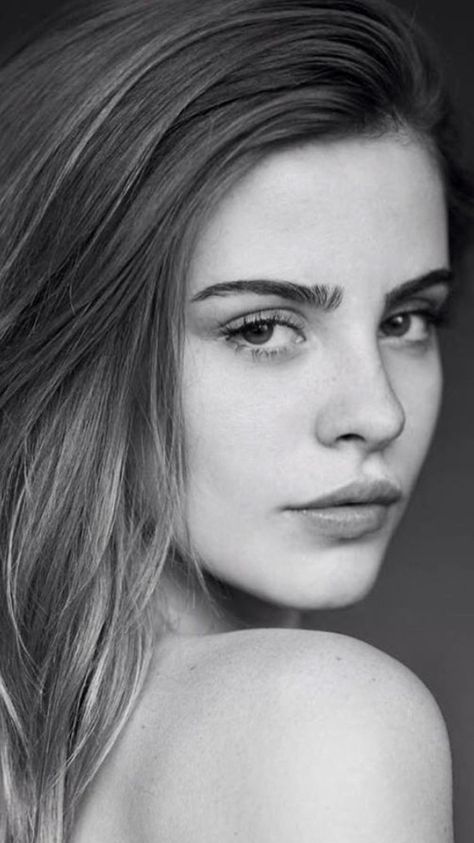 Bridget Satterlee, Photographie Portrait Inspiration, Foto Poses, Female Portraits, Black And White Portraits, Jolie Photo, 영감을 주는 캐릭터, Portrait Inspiration, 인물 사진