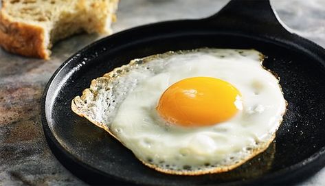 Fried Egg Recipes, Perfect Fried Egg, Sunnyside Up Eggs, Freezing Eggs, Egg Styles, Best Time To Eat, Egg Photo, Eggs Breakfast, Perfect Eggs