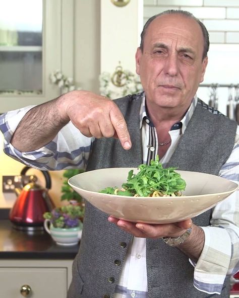 Gennaro Contaldo, Bucatini Pasta, Tuna Pasta, Jamie Oliver, Serving Bowls, Cooking Recipes, Pasta, Tableware