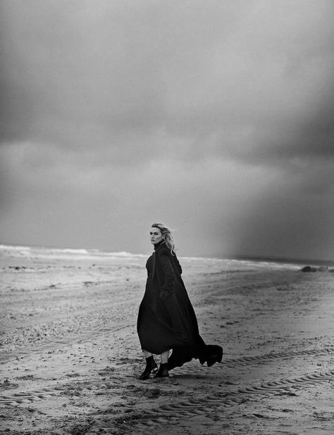 Fashion Photography Editorial Vogue, Viviane Sassen, Editorial Vogue, Tatjana Patitz, Stephanie Seymour, Winter Beach, Mario Sorrenti, Peter Lindbergh, Beach Shoot