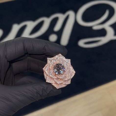 Luxury Fine Jewelry Rose Rings, Luxury Pink Diamond Flower Ring, Exquisite Luxury Flower-shaped Rings, Luxury Exquisite Flower-shaped Rings, Luxury Pink Flower-shaped Ring, Accessory Inspo, Jewelry Fashion Trends, Dope Jewelry, Bling Bling