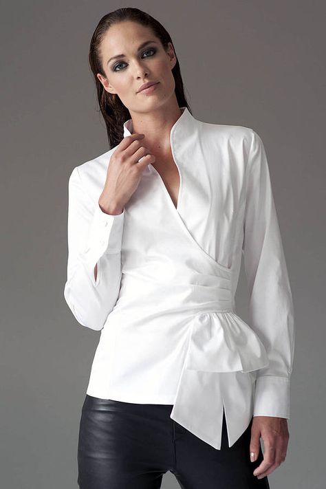 Feminine Shirts, Perfect White Shirt, Shirt Company, White Shirt Blouse, Classic White Shirt, Company Shirts, Crisp White Shirt, Business Outfit, Moda Vintage