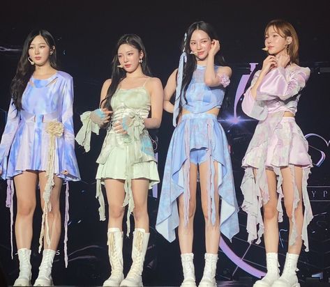 Kpop Award Show, Aespa Award Show Outfits, Aespa Spicy Outfit Stage, Aespa Stage Outfits Dreams Come True, Aespa Giselle Outfit Stage, Aespa Ningning Stage Outfits, Lollapalooza Outfit, Pretty Costume, Aesthetic Fits