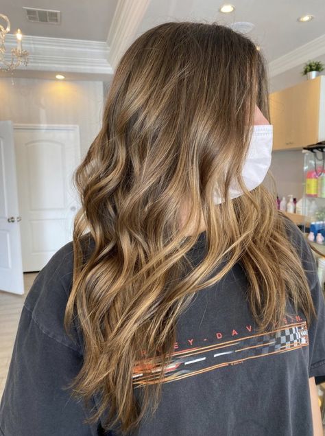 Khloe Hair, Light Golden Brown Hair, Brown Hair Inspiration, Golden Brown Hair, Bronze Hair, Honey Brown Hair, Hair Color Light Brown, Brown Hair Balayage, Light Hair Color