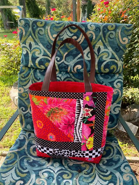 Quilters Bag, Quilted Purse Patterns, Quilted Bag Patterns, Patchwork Tote Bags, Bag Pattern Free, Tote Bags Sewing, Quilted Tote Bags, Quilted Purses, Handcrafted Bags