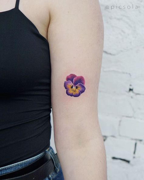 Ola | tattoo artist on Instagram: “A pansy flower for Beth, thank you! #pansytattoo #pansy #pansyflower” Pansy Tattoo, Violet Flower Tattoos, Tortoise Tattoo, Violet Tattoo, Mini Orquideas, Beautiful Flower Tattoos, Pansy Flower, Парные Тату, Make Tattoo