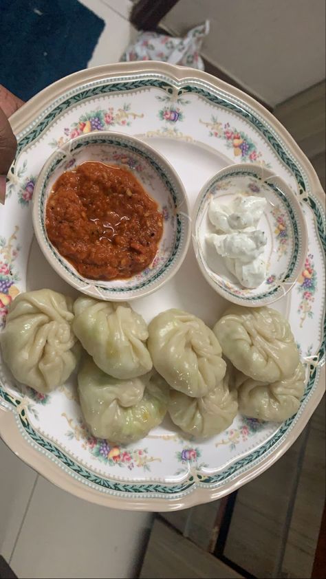 Homemade Momos, Veg Soup Recipes, Indian Street Food Recipes, Foodie Instagram, Vegetarian Snacks Recipes, Beer Birthday, Delicacy Food, Food Drink Photography, Vegetarian Snacks