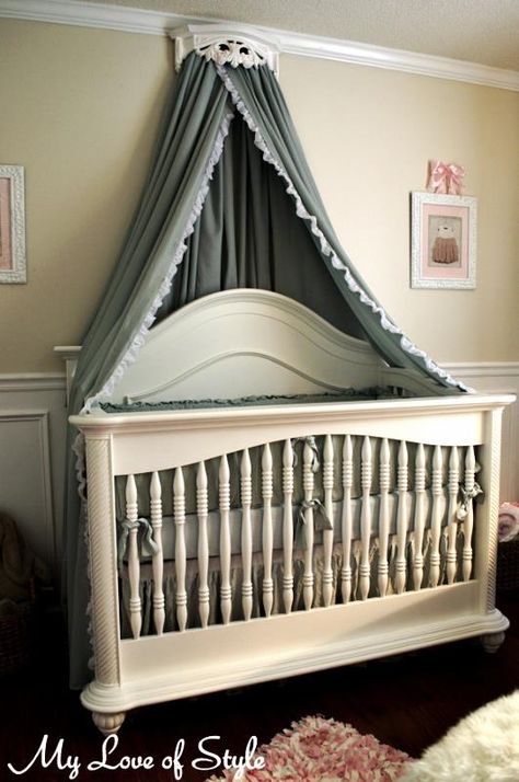 If you have a girl I'm so making this for you Sarah Lentz!   DIY {Bed Crown & Crib Canopy} Tutorial! Diy Bed Crown, Playroom Diy, Furniture Repurposing, Canopy Bed Diy, Bed Crown, Diy Crib, Kura Bed, Crib Canopy, Backyard Canopy