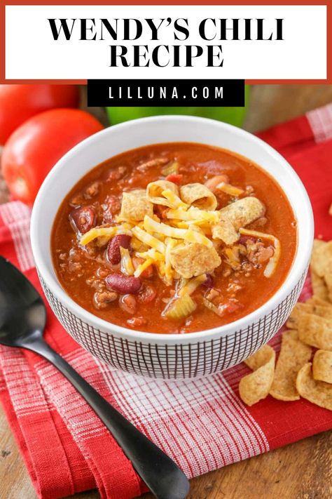 This copycat Wendy's chili recipe captures the bold spices and hearty comfort of the fast-food favorite, for a hearty bowl-full at home!! #wendyschili #chili #soup #copycatrecipe Wendy's Chili Recipe, Healthy Delicious Soups, Wendy's Chili, Wendys Chili Recipe, Fresh Salad Recipes, Chili Soup, Soup Recipes Slow Cooker, Broth Recipes, Vegetarian Soup