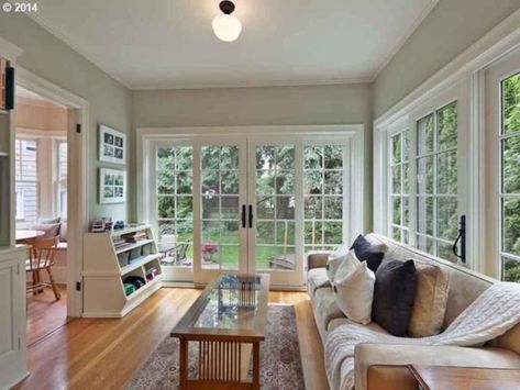 Cool 20+ Unordinary Sunroom Design Ideas For Interior Home Modern Farmhouse Sunroom, Farmhouse Sunroom, Sunroom Makeover, Sunroom Decor, Dutch Colonial Homes, Small Sunroom, Family Room Addition, Four Seasons Room, Colonial Interior