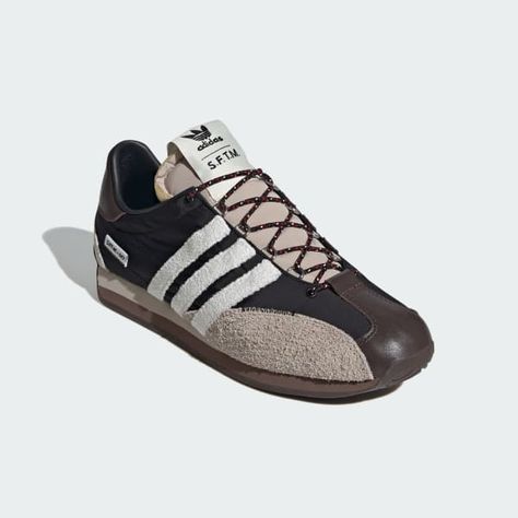 Adidas Country Og, 70s Clothes, Adidas Country, Clothes And Shoes, Shoes Adidas, Adidas Online, Look Casual, Black Adidas, Adidas Shoes