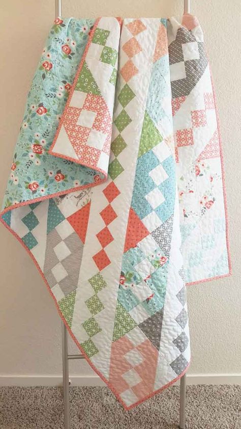 Moda Quilts, Strip Quilt Patterns, Charm Pack Quilt Patterns, Charm Square Quilt, Moda Bake Shop, Charm Pack Quilt, Charm Pack Quilts, Cake Quilt, Layer Cake Quilts