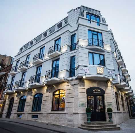 Corner Townhouse, Georgian Hotel, Classic Entrance, New Classical Architecture, Townhouse Exterior, Classic Building, Architectural Sculpture, Neoclassical Architecture, Architecture Building Design