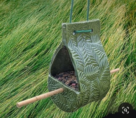 Diy Hanging Bird Feeder, Bird Feeder Ceramic, Pottery Bird Feeders, Raku Pottery Ideas, Pottery Ideas Handbuilt, Handbuilt Pottery Ideas, Ceramic Bird Feeder, Handbuilt Pottery, Ceramic Arts Daily