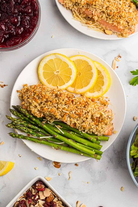 You'll love the crispy coating on almond crusted salmon. Parmesan cheese, crushed almonds, and butter star in this easy but fabulous baked salmon. Salmon Crusted, Almond Salmon, Almond Crusted Salmon, Crusted Salmon Recipes, Parmesan Crusted Salmon, Crusted Fish, Seafood Dinners, Salmon Bites, Fish Salmon