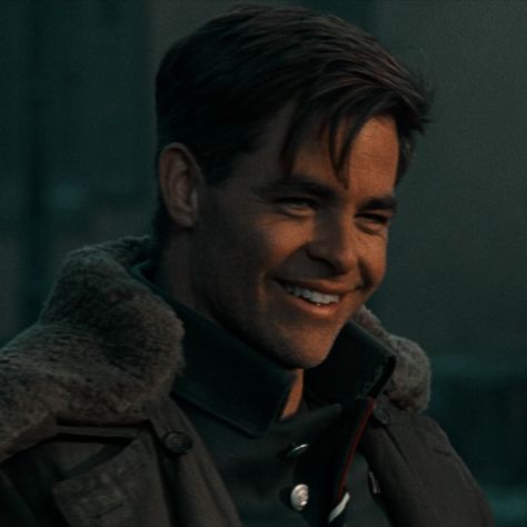 Steve Trevor Icons, Chris Pine Wonder Woman, Chris Pine Icons, Smash Board, Dc Trinity, Crush Crush, Steve Trevor, Film Icon, Dc Icons