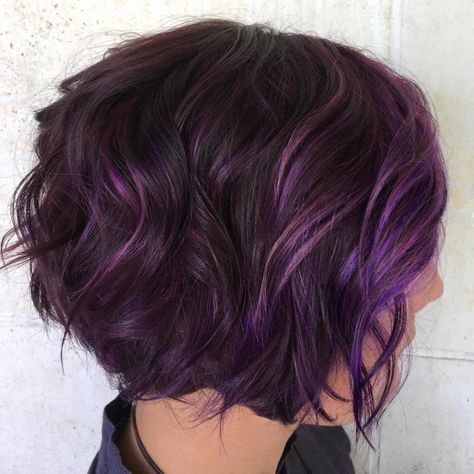 Brunette Bob With Purple Balayage Short Purple Hair, Purple Balayage, Dark Purple Hair, Brunette Bob, Messy Bob Hairstyles, Wavy Bob Hairstyles, Hair Color Purple, Short Wavy, Ombre Hair