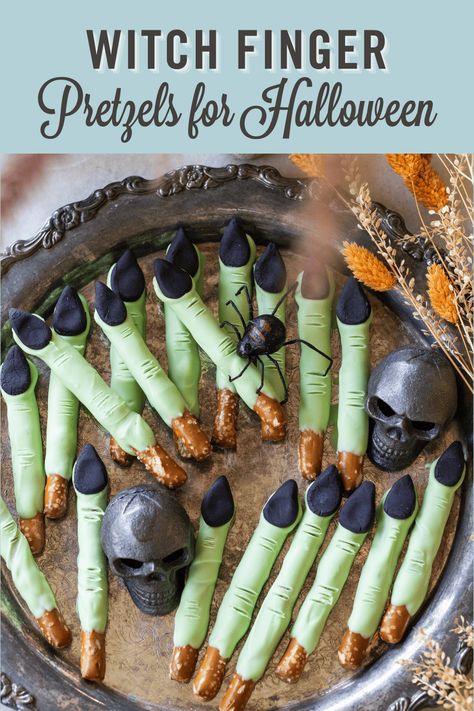 Witch finger pretzels. Finger Pretzels, Easy Halloween Dessert Recipes, Quick Halloween Treats, Halloween Dessert Recipes, Witch Fingers, Spooky Halloween Desserts, Witches Fingers, Halloween Food Desserts, Chocolate Ganache Frosting