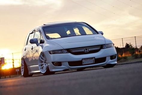 Honda Odyssey Modified, Honda Oddysey, Mini Vans, Corsa Wind, Japan Cars, Honda Odyssey, Modified Cars, Town And Country, Dream Car