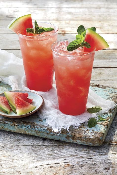 Watermelon, mint, lime, and ginger come together to make one Fourth of July-worthy drink! Moscato Margarita, Wine Slushie, Tequila Drinks, Frosé, Summer Cocktail Recipes, Jello Shots, Moscato, Margarita Recipes, Triple Sec