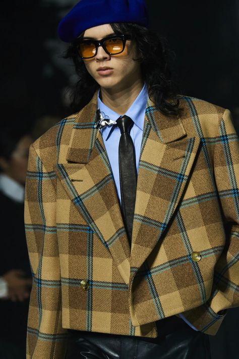 Gucci Fall 2022, Fashion Collection Inspiration, Sweater Outfits Men, Tartan Fashion, Detail Photos, Gucci Fashion, Runway Looks, Fall 2022, Alternative Outfits