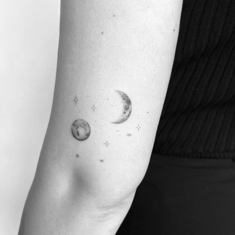 SarahMR on Instagram: “🌙✨ . . . . #tattoo #tattoos #moon #moontattoo #pluto #plutotattoo #planettattoo #smalltattoo #starstattoo #stars #universetattoo #fineline…” Moon And Universe Tattoo, Single Needle Moon Tattoo, Moon And Venus Tattoo, Pluto Tattoo Ideas, Birth Moon Tattoo, Pluto Tattoo Planets, Moon And Planets Tattoo, Saturn Moon Tattoo, Pluto Planet Tattoo