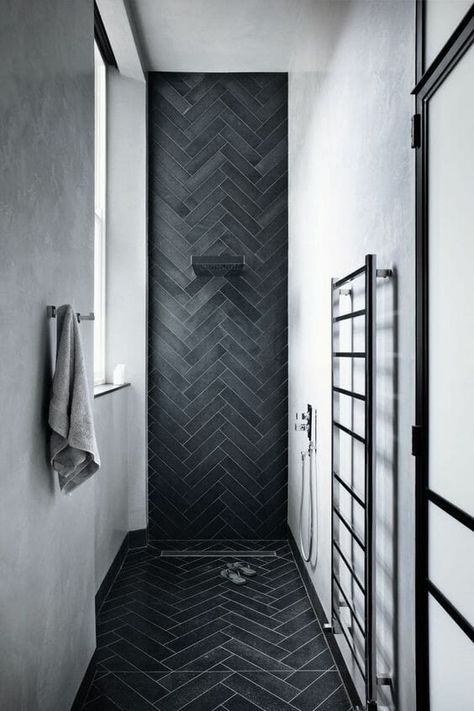 Koti Diy, Shower Enclosures, Appartement Design, Herringbone Tile, Hus Inspiration, Bathroom Floor Tiles, Bathroom Renos, Shower Stall, Wet Rooms