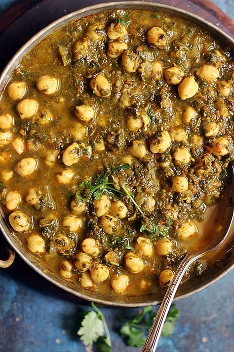 Easy Vegan Chana Saag Chana Saag Recipe, Chana Saag, Curry With Spinach, Green Chickpeas, Saag Recipe, Radish Greens, Jeera Rice, Spinach Curry, Dry Chickpeas