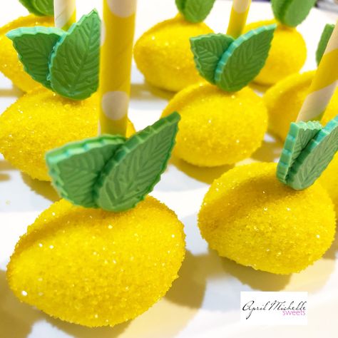 Lemon Cake Pops, Lemonade Stand Party, Lemon Themed Party, Lemon Birthday, Lemon Themed Bridal Shower, Lemon Treats, Pink Lemonade Party, Vegan Wedding Cake, Decorações Com Comidas