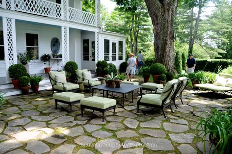 Little Red House: Mosaic Monday: Garden Furniture/Bunny Williams Rain Porch, Breakfast Patio, Grass Patio, Stone Patio Designs, Slate Patio, Concrete Patios, Stone Patio, Flagstone Patio, Patio Flooring