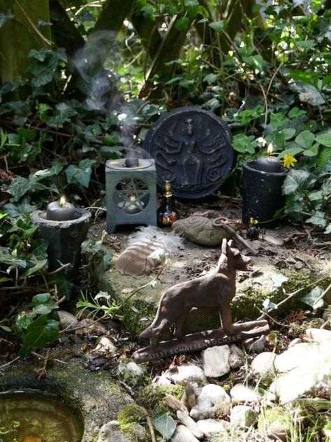 Outdoor Altar Witch Garden, Garden Altar Pagan, Outdoor Pagan Altar, Outdoor Alter Ideas Witch, Outdoor Witch Altar, Outdoor Altar Ideas, Outdoor Alter Ideas, Outdoor Altar Witch, Hecate Altar Ideas